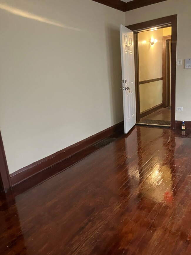 Building Photo - 3051 W 60th St