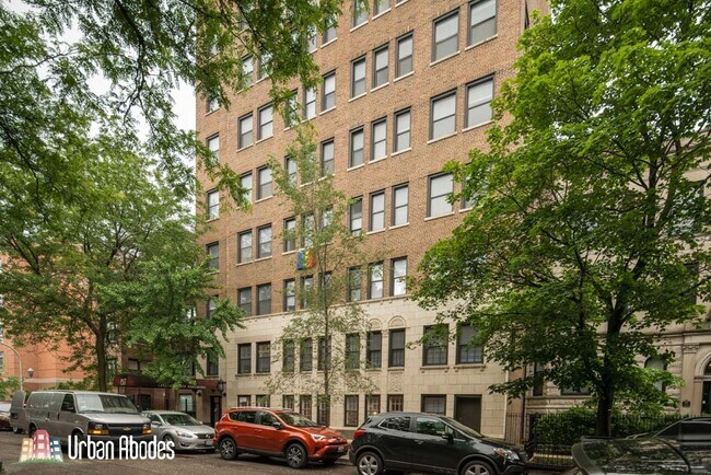 Building Photo - 818 W Lakeside Pl
