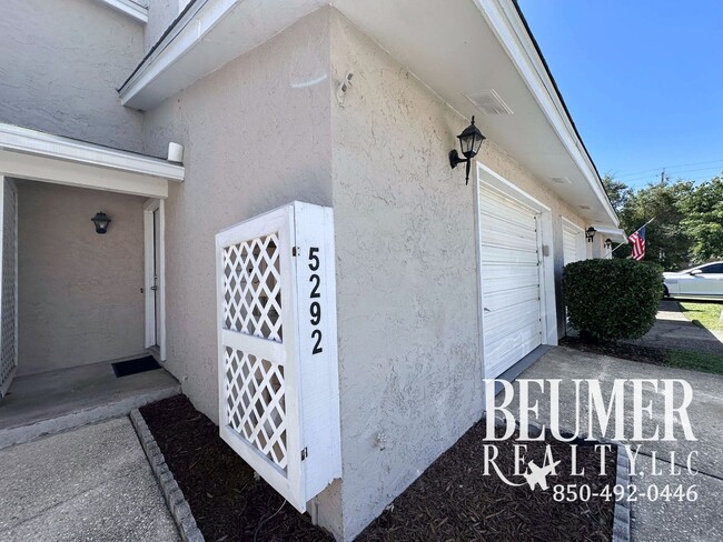 Foto del edificio - Charming 2 bedroom, 2.5 bath townhome for rent in SW Pensacola!