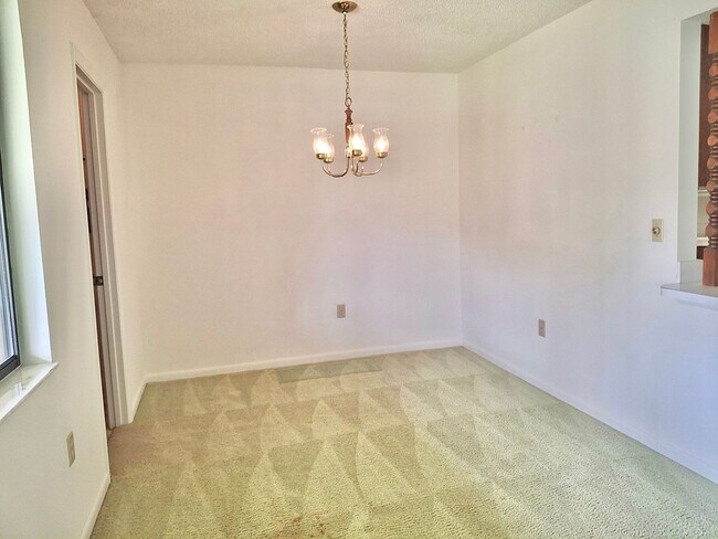 Foto del edificio - 2/2 in Silver Spring Shores 55+
