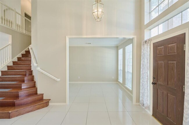 Building Photo - 12715 Silverglen Estates Dr
