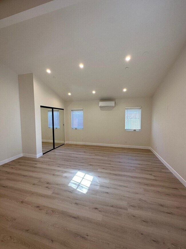 Foto del edificio - 22131 Leadwell St