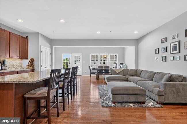 Foto del edificio - 1551 Emily Ct