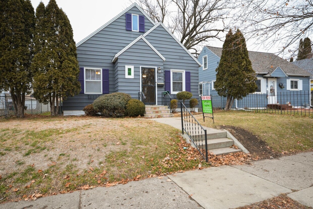 Pristine home with beautiful, parklike yard! House Rental in Austin