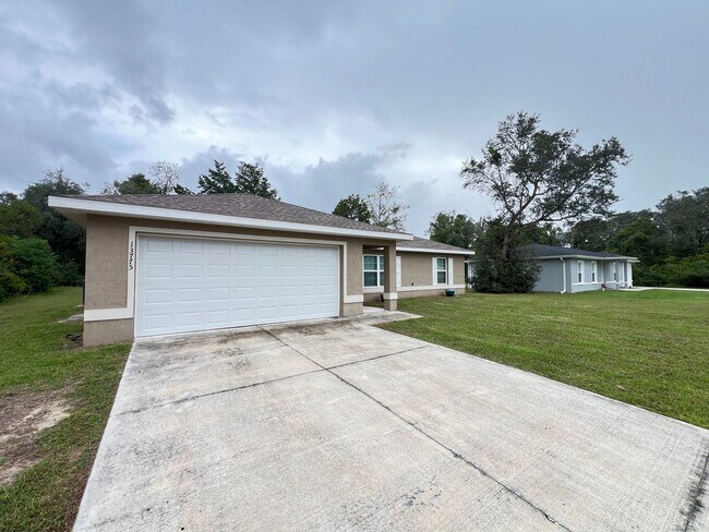 Building Photo - Wonderful, 3 Bedroom, 2 Bathroom Home in O...