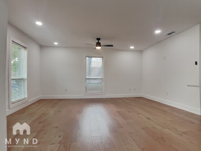 Building Photo - 1603 Rutland Dr