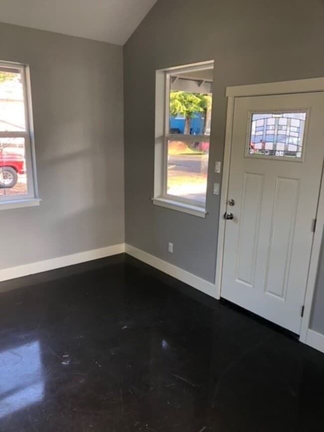Building Photo - Pet Friendly Single Family Cottage