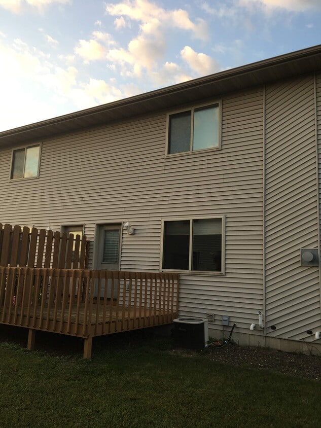 3146 Hidden Pl, Eau Claire, WI 54701 Townhome Rentals in Eau Claire