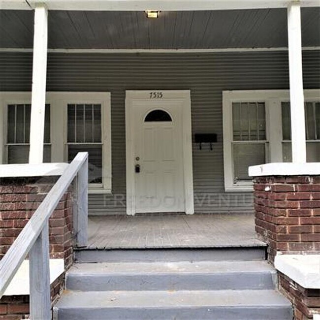 Building Photo - Spacious 3BR/2BA Rental with Hardwood Floors & Updated Living Room
