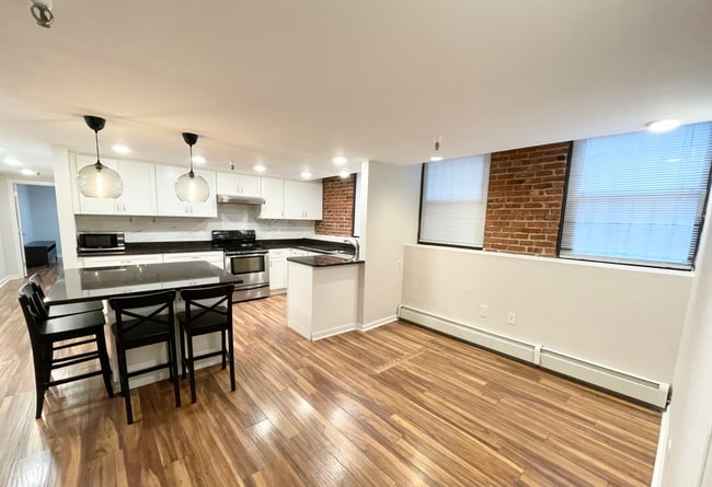 Building Photo - 39 Hemenway St