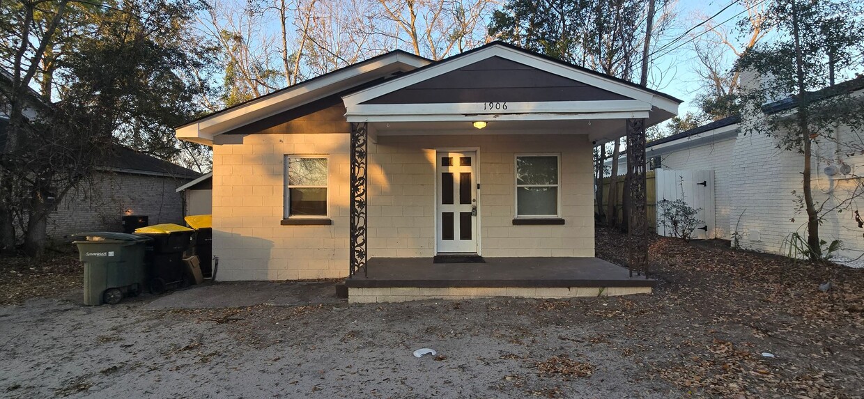 Primary Photo - 2Bd/1Ba for Rent in Savannah, GA!