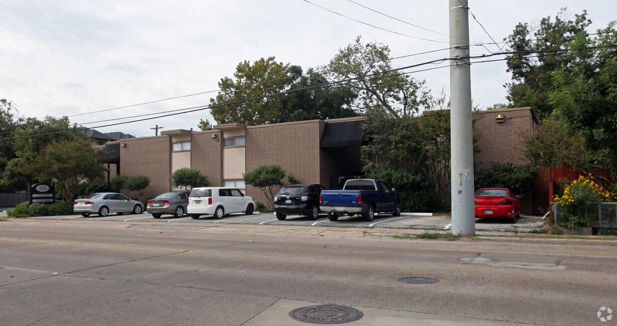 Live Montrose 2212 Dunlavy Apartments in Houston, TX