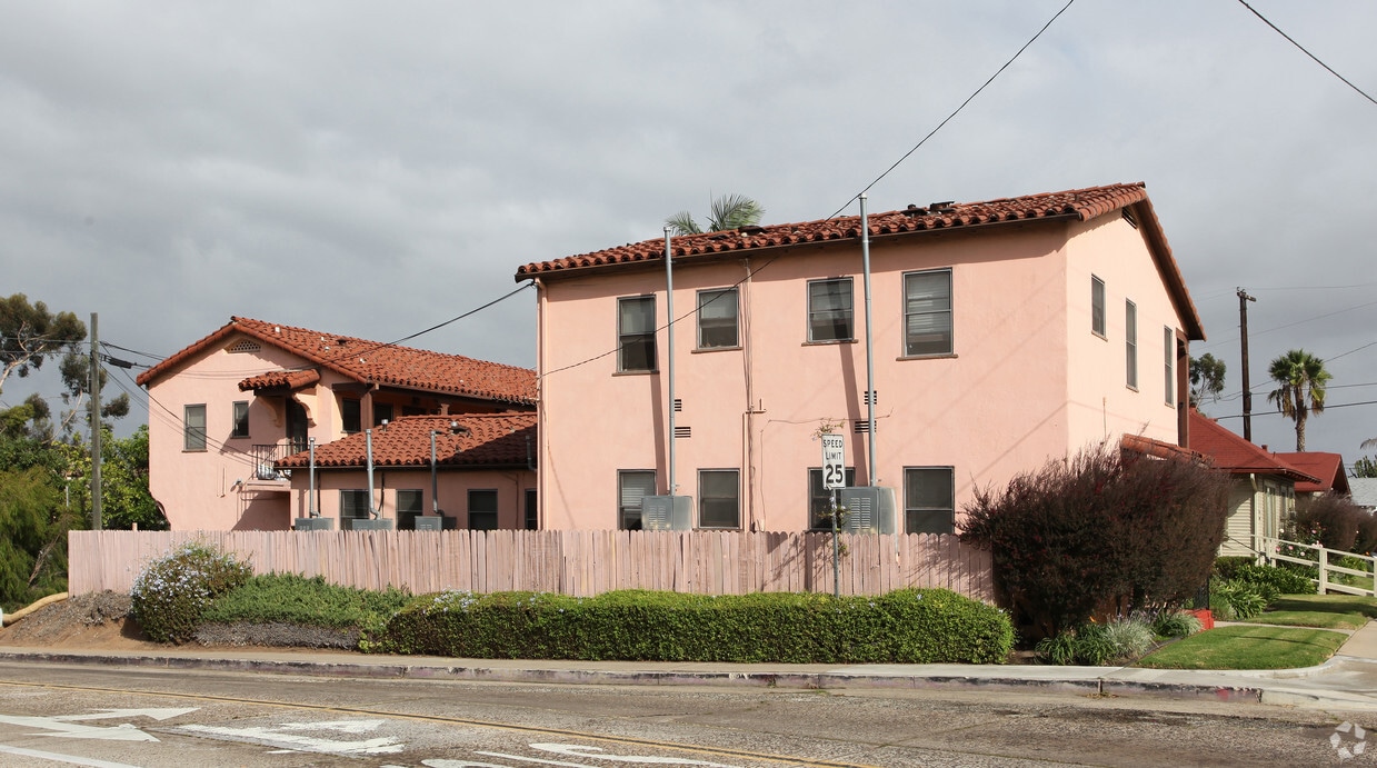 Primary Photo - Del Oro Apartments