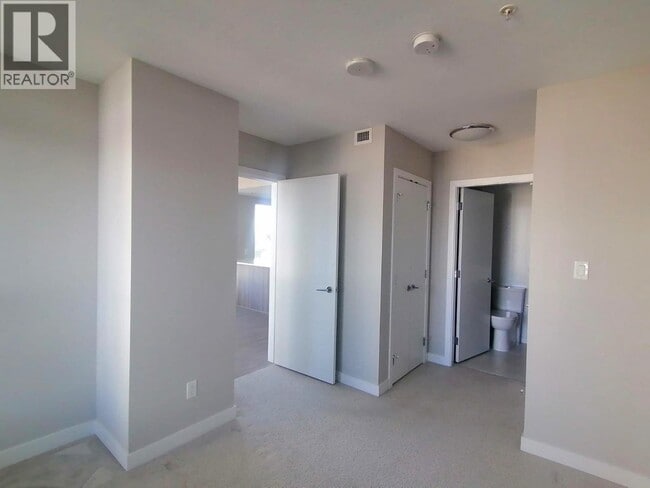 Building Photo - 4900 Lennox Ln