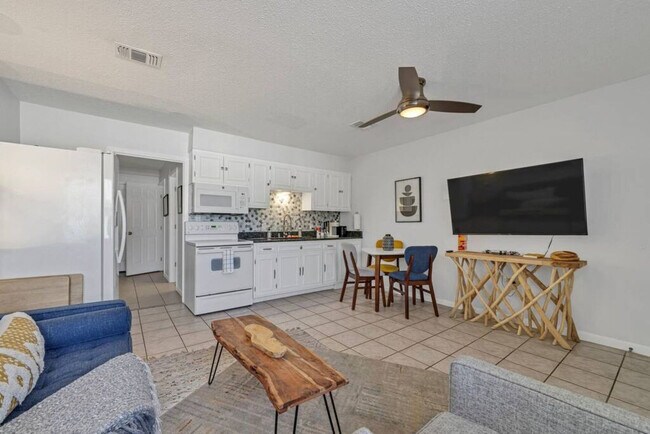 Foto del edificio - 302 Santa Rosa Blvd