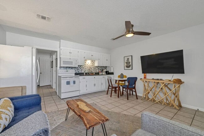 Building Photo - 302 Santa Rosa Blvd