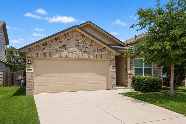 Foto del edificio - Open Floor Plan w/ All Appliances Included | Private Yard & Spa-Like Primary Bath