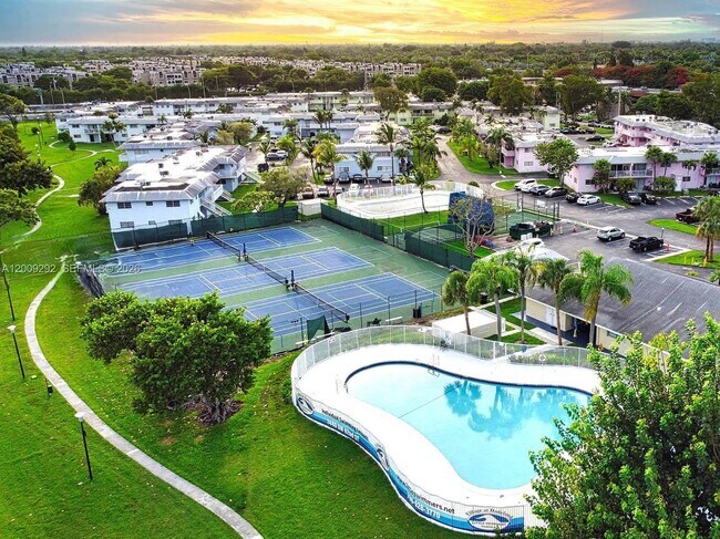 Foto del edificio - 7324 SW 82nd St