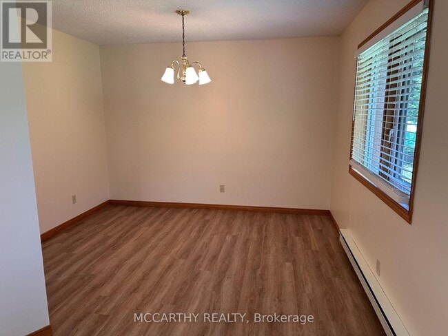 Building Photo - 209 Sarah Ct