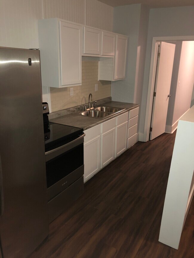 Kitchen - 1004 Sycamore St