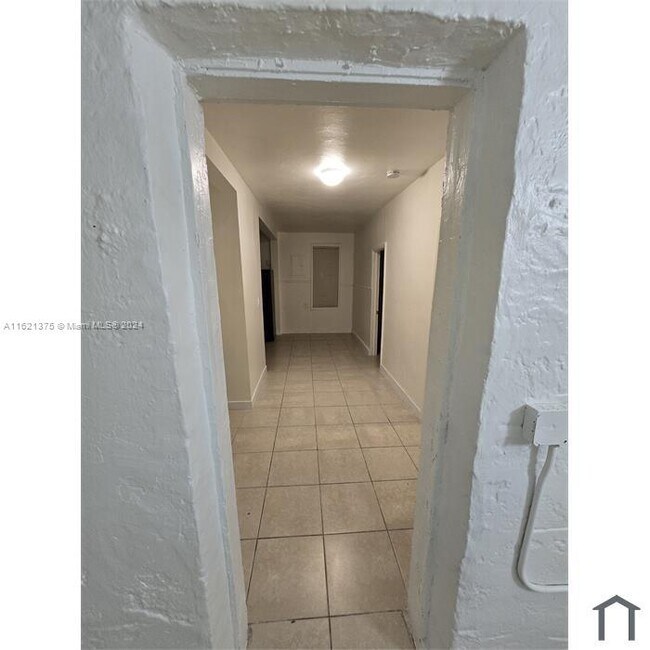 Foto del edificio - 437 NW 58th St
