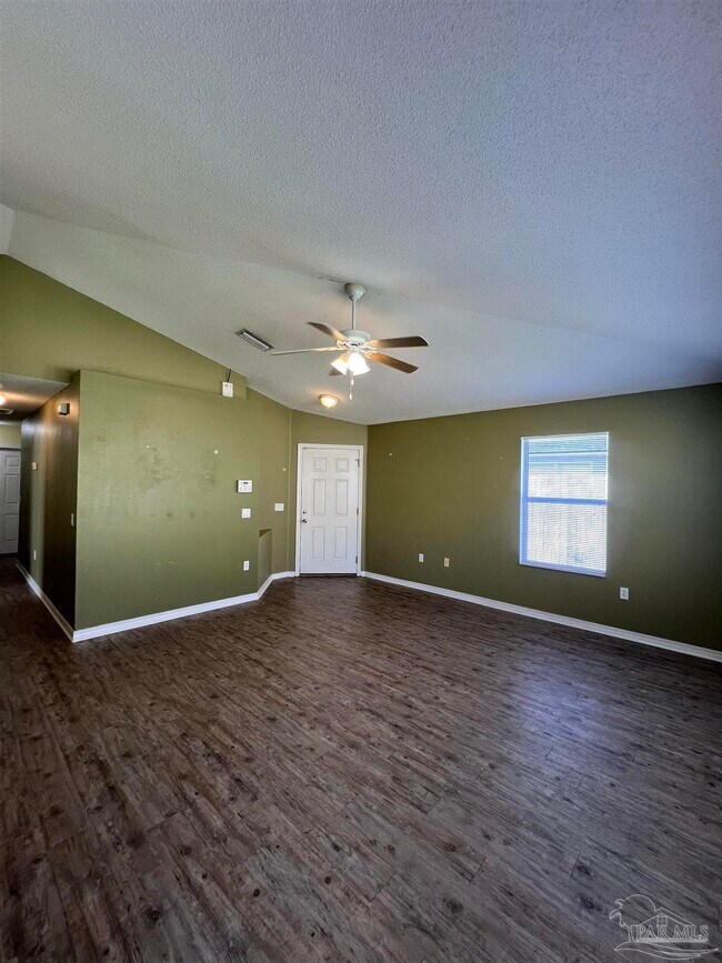 Foto del edificio - 120 Nivana Dr