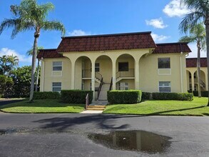 Building Photo - 717 S US Hwy 1