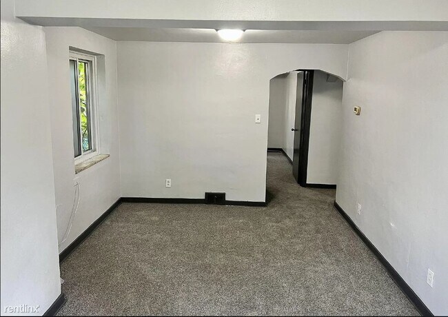 Foto del edificio - 2 br, 1 bath Duplex - 2509 Farkas Place 1s...
