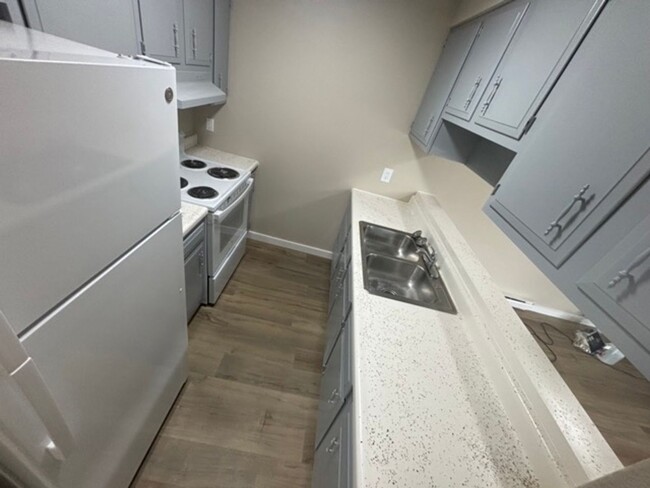 Building Photo - Fairview Apartments