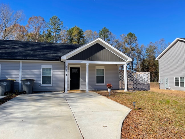 Building Photo - 710 Irene Ave