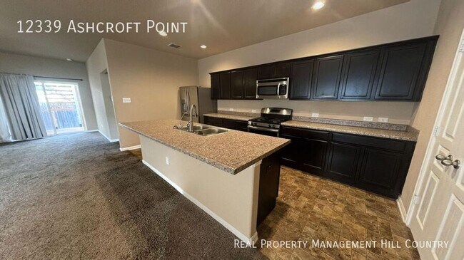 Foto del edificio - 3 bedroom off Shaenfield & Mill Park