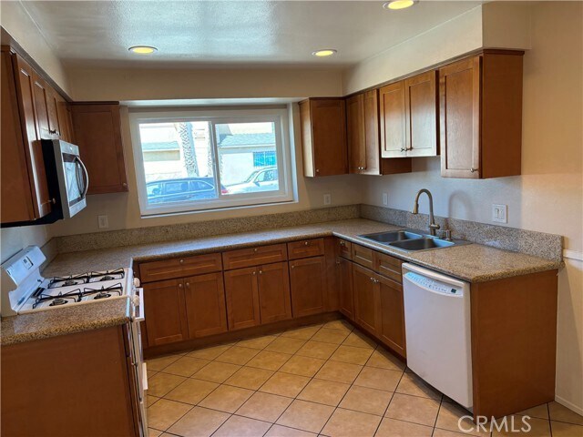 Building Photo - 21 Scottsdale Dr N