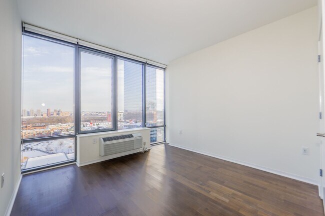 Building Photo - Hudson Lights (2/Bdrm Corner NYC Views)