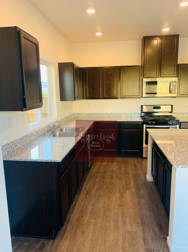 Building Photo - GORGEOUS Home in Kiley Ranch -  Kay DeAlba...