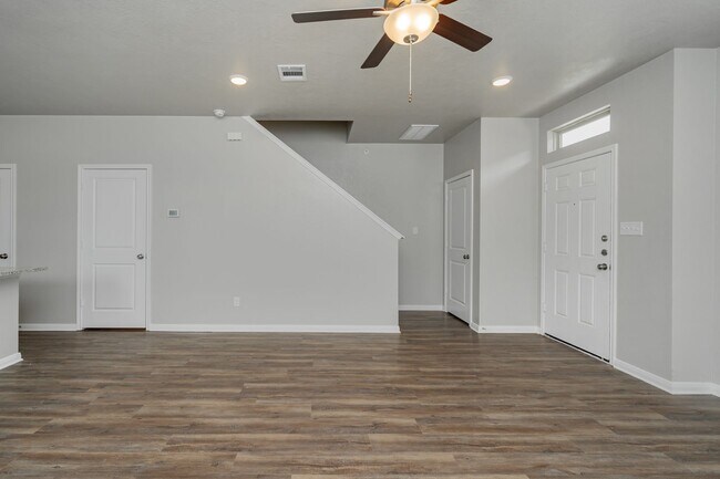 Building Photo - Spacious Townhome Available Now!