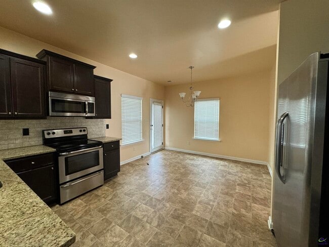 Building Photo - 507 Dora Ln