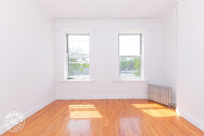 Foto del edificio - 45 Kingston Ave