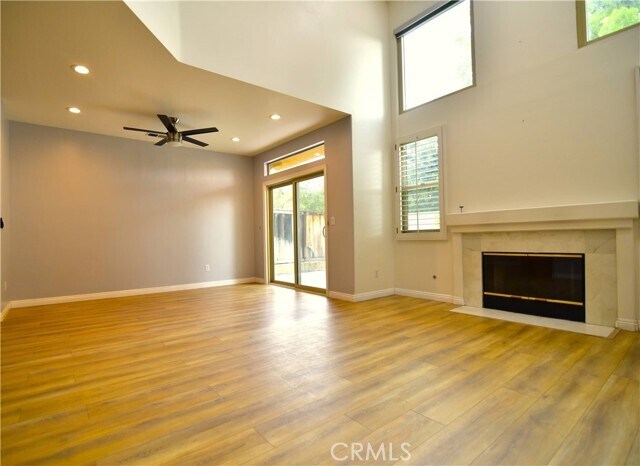 Foto del edificio - 14171 Shoreline Dr