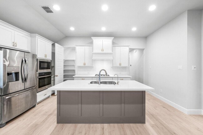 Building Photo - 4119 Hudson St