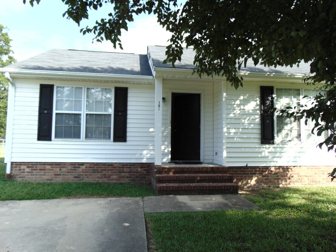 101 Rose Dr Unit A, Goldsboro, NC 27534 Apartments in Goldsboro, NC