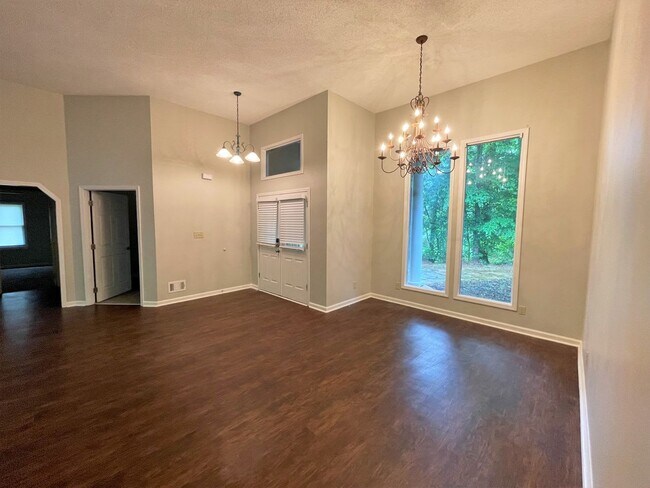 Building Photo - 171 W Ridge Dr