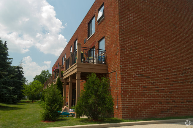 Foto del edificio - La Follette Park