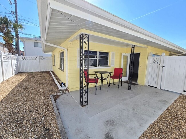 Building Photo - 505 Manatee Ct