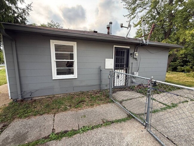 Building Photo - 12510 Summerland Ave