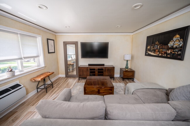 Photo - 214 S Oak Park Ave Apartment