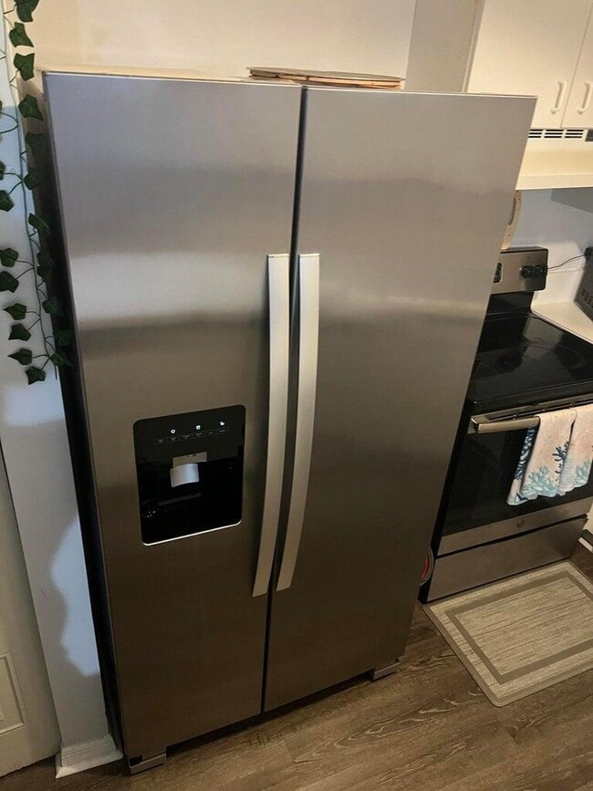 Foto del edificio - 2825 Stoneway Ln