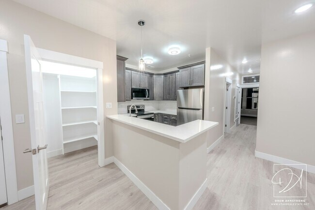 Building Photo - 67 S Main St