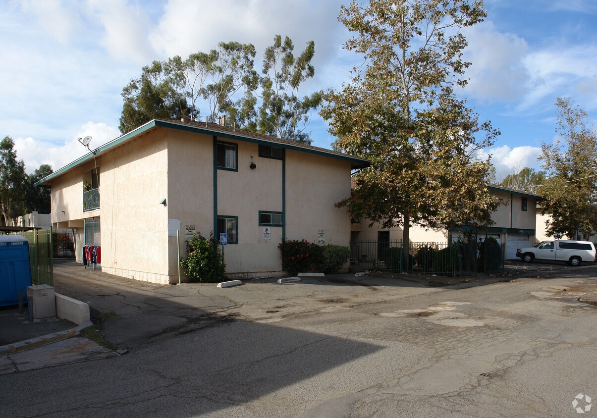 Primary Photo - Chinaberry Apartments