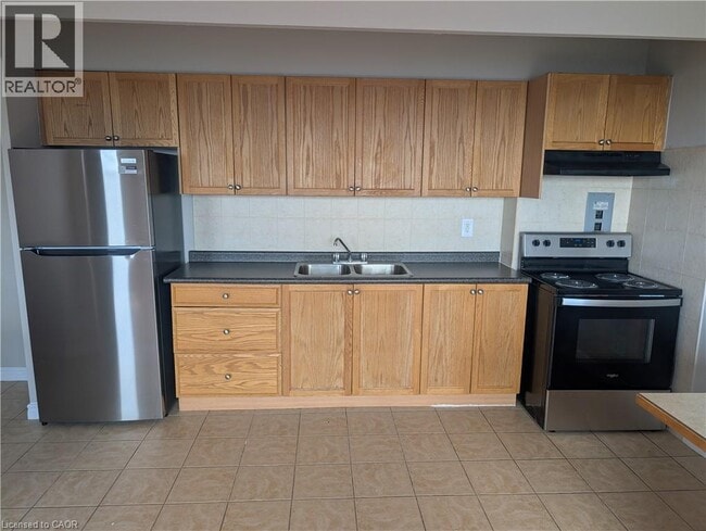 Building Photo - 468 Ottawa St N