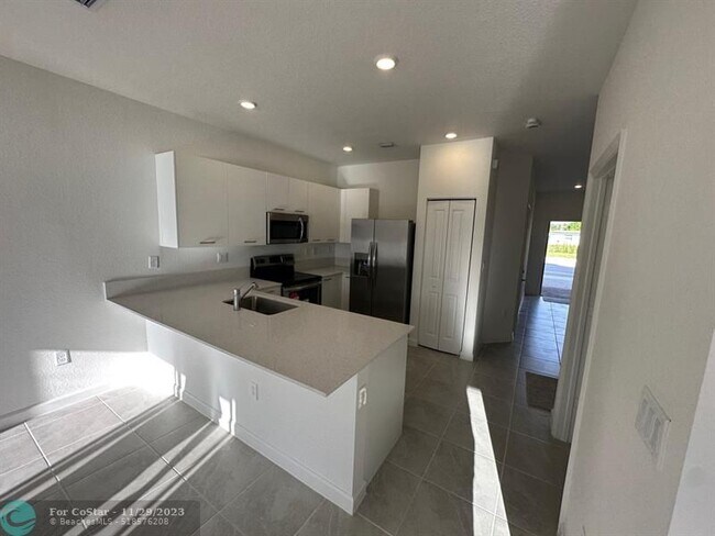 Foto del edificio - 12924 NW 22nd Ave